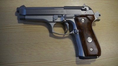 Pistole Beretta 92 FS Inox  mit Luxus-Holzgriff